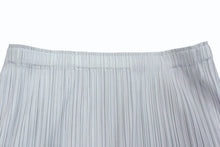 Load image into Gallery viewer, PLEATS PLEASE ISSEY MIYAKE プリーツプリーズ イッセイミヤケ プリーツ スカート PP55-JG112 グレー サイズ4 美品 中古 4b003648
