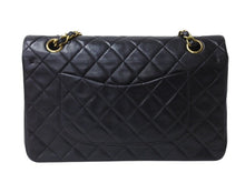 Load image into Gallery viewer, 極美品 CHANEL シャネル マトラッセ25 Wフラップ Wチェーンショルダーバッグ 3番台 ラムスキン ココマーク ブラック ゴールド金具 中古 4b003655