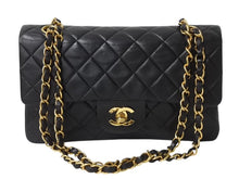 Load image into Gallery viewer, 極美品 CHANEL シャネル マトラッセ23 Wフラップ Wチェーンショルダーバッグ 4番台 ラムスキン ココマーク ブラック ゴールド金具 中古 4b003656