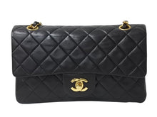 Load image into Gallery viewer, 極美品 CHANEL シャネル マトラッセ23 Wフラップ Wチェーンショルダーバッグ 4番台 ラムスキン ココマーク ブラック ゴールド金具 中古 4b003656