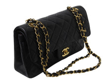 Load image into Gallery viewer, 極美品 CHANEL シャネル マトラッセ23 Wフラップ Wチェーンショルダーバッグ 4番台 ラムスキン ココマーク ブラック ゴールド金具 中古 4b003656
