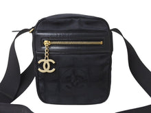 Load image into Gallery viewer, 極美品 CHANEL シャネル ニュートラベルライン ショルダーバッグ ココマーク 11番台 A30913 ナイロン ブラック ゴールド金具 中古 4b003675