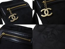 Load image into Gallery viewer, 極美品 CHANEL シャネル ニュートラベルライン ショルダーバッグ ココマーク 11番台 A30913 ナイロン ブラック ゴールド金具 中古 4b003675