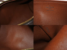 Load image into Gallery viewer, 極美品 LOUIS VUITTON ルイヴィトン パピヨン26 ハンドバッグ モノグラム M51366 筒型 モノグラムキャンバス ゴールド金具 ブラウン 中古 4b003690