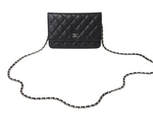 Load image into Gallery viewer, 極美品 CHANEL シャネル チェーンウォレット 長財布 AP0250 27番台 ココマーク キャビアスキン ブラック シルバー金具 中古 4b003700