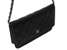 Load image into Gallery viewer, 極美品 CHANEL シャネル チェーンウォレット 長財布 AP0250 27番台 ココマーク キャビアスキン ブラック シルバー金具 中古 4b003700