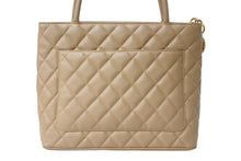 Load image into Gallery viewer, CHANEL シャネル 復刻トート 7番台 ハンドバッグ A01804 ココマーク キャビアスキン ベージュ ゴールド金具 美品 中古 4b003747
