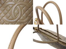 Load image into Gallery viewer, CHANEL シャネル 復刻トート 7番台 ハンドバッグ A01804 ココマーク キャビアスキン ベージュ ゴールド金具 美品 中古 4b003747