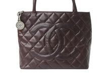 Load image into Gallery viewer, CHANEL シャネル 復刻トートバッグ ハンドバッグ 11番台 キャビアスキン ボルドー ココマーク ロゴ 鞄 シルバー金具 美品 中古 4b003755