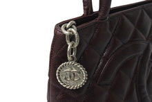 Load image into Gallery viewer, CHANEL シャネル 復刻トートバッグ ハンドバッグ 11番台 キャビアスキン ボルドー ココマーク ロゴ 鞄 シルバー金具 美品 中古 4b003755