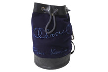 Load image into Gallery viewer, 極美品 CHANEL シャネル ドローストリングス ショルダーバッグ A57519 26番台 ココマーク ウール レザー ネイビー ブラック 巾着型 中古 4b003756