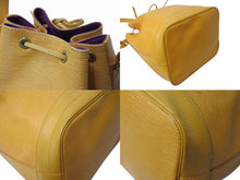 Load image into Gallery viewer, LOUIS VUITTON ルイヴィトン ノエ ショルダーバッグ エピレザー M44009 イエロー パープル ゴールド金具 美品 中古 4b003783