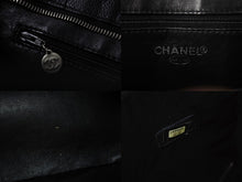 Load image into Gallery viewer, CHANEL シャネル 復刻トートバッグ ハンドバッグ 6番台 キャビアスキン ブラック ココマーク ロゴ 鞄 シルバー金具 美品 中古 4b003785