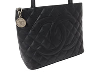 Load image into Gallery viewer, CHANEL シャネル 復刻トートバッグ ハンドバッグ 6番台 キャビアスキン ブラック ココマーク ロゴ 鞄 シルバー金具 美品 中古 4b003785