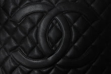 Load image into Gallery viewer, CHANEL シャネル 復刻トートバッグ ハンドバッグ 6番台 キャビアスキン ブラック ココマーク ロゴ 鞄 シルバー金具 美品 中古 4b003785