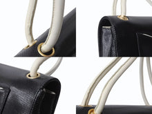 Load image into Gallery viewer, 極美品 CHANEL シャネル ワンショルダーバッグ 6番台 バイカラー パンチングレザー ホワイト ブラック ゴールド金具 中古 4b003786