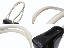 Load image into Gallery viewer, 極美品 CHANEL シャネル ワンショルダーバッグ 6番台 バイカラー パンチングレザー ホワイト ブラック ゴールド金具 中古 4b003786