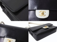 Load image into Gallery viewer, 極美品 CHANEL シャネル ワンショルダーバッグ 6番台 バイカラー パンチングレザー ホワイト ブラック ゴールド金具 中古 4b003786