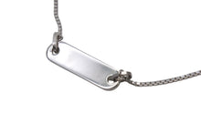 Load image into Gallery viewer, 極美品 CHRISTIAN DIOR クリスチャンディオール ネックレス ロゴプレート ベネチアンチェーン メタル シルバー レッド 7.2g 中古 4b003830