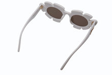 画像をギャラリービューアに読み込む, LOEWE ロエベ サングラス フラワーシェイプ PAULA's IBIZA LW40088U インジェクションナイロン イタリア製 ホワイト 美品 中古 4b003851