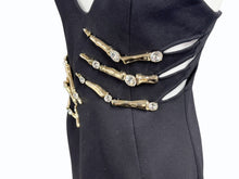 Load image into Gallery viewer, 極美品 AREA エリア ワンピース スケルトン スリット サスペンダードレス レーヨン シェル ナイロン RN#154562 ブラック ゴールド サイズM 中古 4b003864