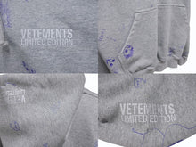 画像をギャラリービューアに読み込む, VETEMENTS ヴェトモン SCRIBBLED HOODIE ハンドペイントプリント オーバーサイズ プルオーバーパーカー グレー サイズXS UE54HD480G 美品 中古 4b003872