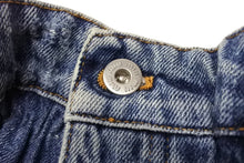 Load image into Gallery viewer, MIUMIU ミュウミュウ デニムショートパンツ デニムショーツ GWP300 サイズ27 ロゴプリント インディゴブルー 美品 中古 4b003888