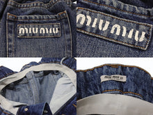 Load image into Gallery viewer, MIUMIU ミュウミュウ デニムショートパンツ デニムショーツ GWP300 サイズ27 ロゴプリント インディゴブルー 美品 中古 4b003888