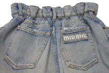 Load image into Gallery viewer, MIU MIU ミュウミュウ 21年 コットン ウエストギャザー テーパード アイコニックデニムジーンズ GWP299 1SXP ブルー サイズ28 美品 中古 4b003889