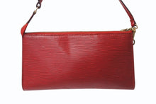 Load image into Gallery viewer, LOUIS VUITTON ルイヴィトン ポシェット アクセソワール アクセサリーポーチ M52947 エピ レザー レッド ゴールド金具 美品 中古 4b003926