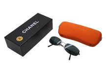 Load image into Gallery viewer, CHANEL シャネル リムレス ココマーク サングラス グリーン プラスチック メタル ロゴ 54☐19 4002 シルバー金具 美品 中古 4b003940