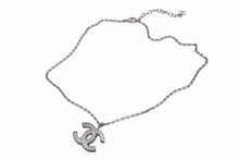 Load image into Gallery viewer, CHANEL シャネル ネックレス ココマーク デカココマーク GP ラインストーン 重量約8.6g クリア ブラック シルバー金具 美品 中古 4b003944