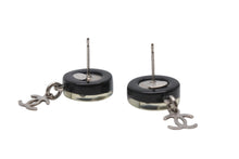 Load image into Gallery viewer, 極美品 CHANEL シャネル ピアス 丸ボタン ぶら下がりココマーク 10P刻印 2.4g プラスチック メタル ブラック 中古 4b003981