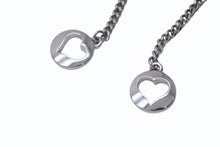 Load image into Gallery viewer, 極美品 CHANEL シャネル ピアス ココマーク ドロップチェーン くり抜きハート 06P刻印 メタル メタルブラック金具 中古 4b003980