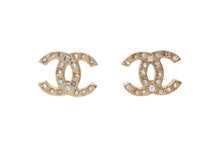 Load image into Gallery viewer, 極美品 CHANEL シャネル ピアス 両耳 ココマーク アクセサリー ラインストーン 06A刻印 GP 3.6g ゴールド 中古 4b003961