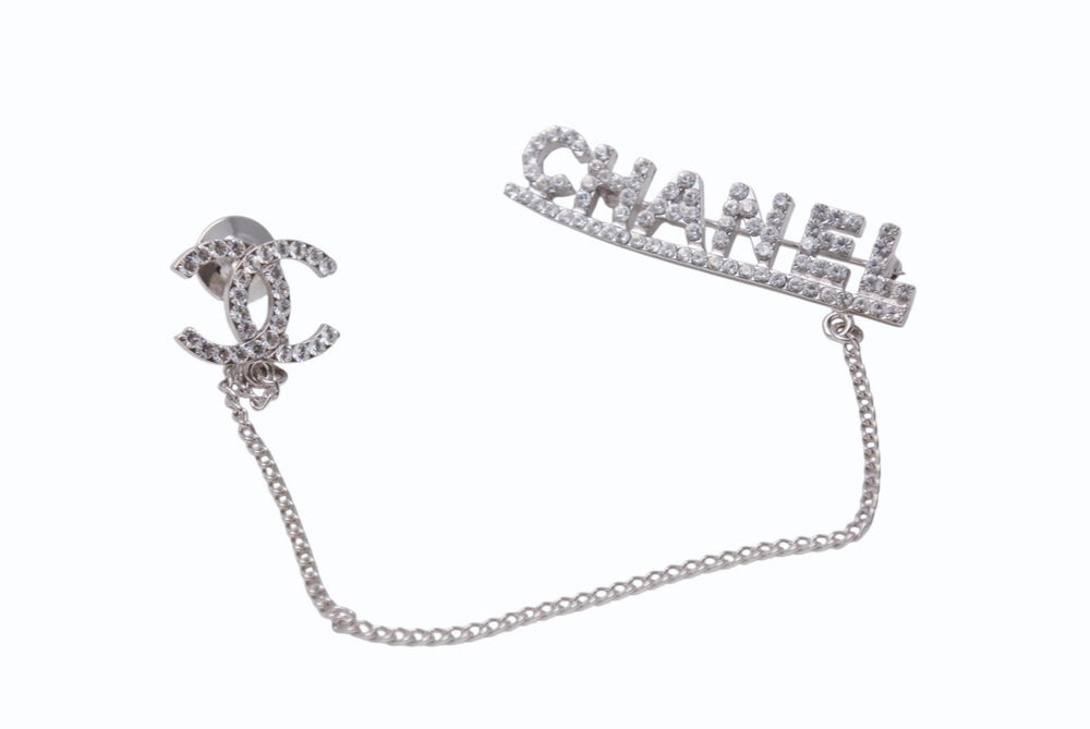極美品 CHANEL シャネル ココマーク ブローチ 重量約12.1g 02P刻印 ブランドロゴ ラインストーン メタル シルバー クリア 中古 4b003968