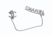 Load image into Gallery viewer, 極美品 CHANEL シャネル ココマーク ブローチ 重量約12.1g 02P刻印 ブランドロゴ ラインストーン メタル シルバー クリア 中古 4b003968