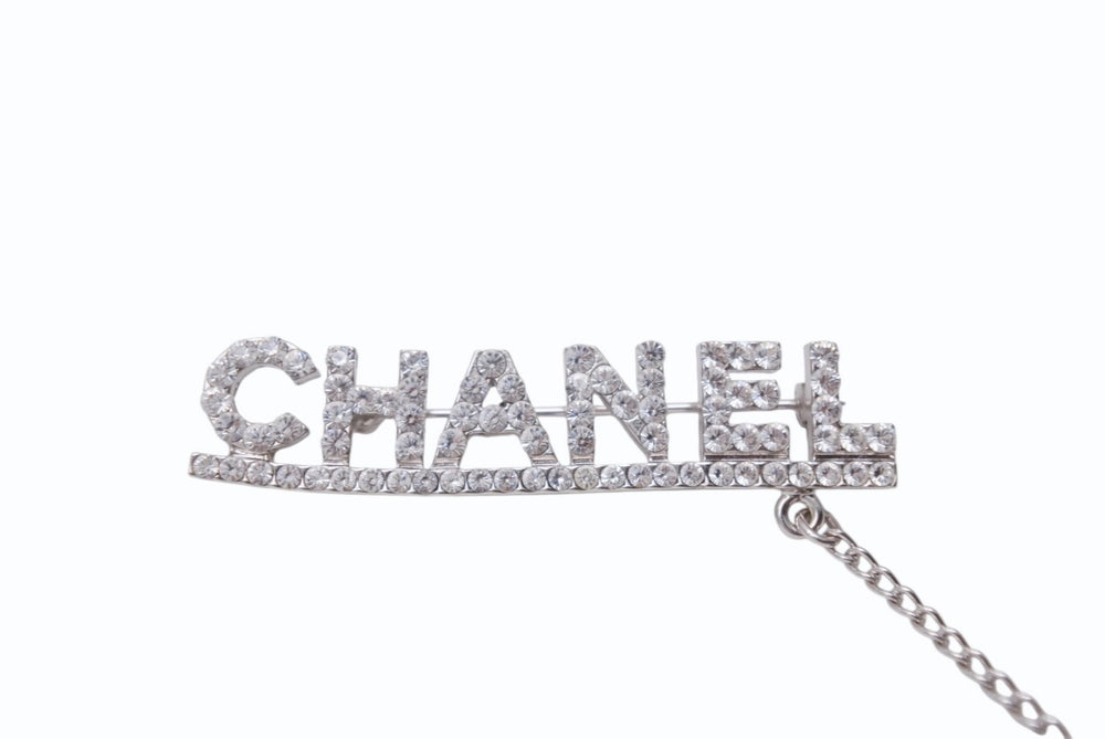極美品 CHANEL シャネル ココマーク ブローチ 重量約12.1g 02P刻印 ブランドロゴ ラインストーン メタル シルバー クリア 中古 4b003968