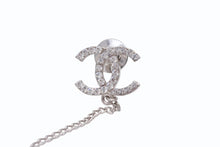Load image into Gallery viewer, 極美品 CHANEL シャネル ココマーク ブローチ 重量約12.1g 02P刻印 ブランドロゴ ラインストーン メタル シルバー クリア 中古 4b003968