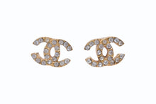 Load image into Gallery viewer, 極美品 CHANEL シャネル ピアス ココマーク ラインストーン 01P 刻印 GP 3.4g ラインストーン ゴールド 中古 4b003971