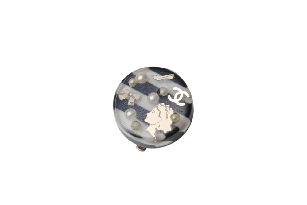 極美品 CHANEL シャネル イヤリング 両耳 ボーダー丸ボタン ココマーク＆パール＆リボンモチーフ 08A刻印 4.0g クリア ブラック ホワイト 中古 4b003973