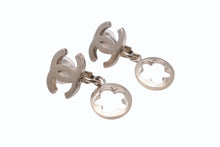 Load image into Gallery viewer, CHANEL シャネル フラワー カメリア ココマーク 06P刻印 重量約5.1g イヤリング GP ゴールド 美品 中古 4b003976