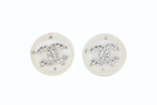 Load image into Gallery viewer, CHANEL シャネル イヤリング ラインストーンココマーク 白丸ボタン 07A刻印 重量約4.1g ホワイト GP ラインストーン シルバー 美品 中古 4b003974