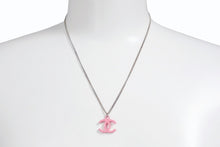 Load image into Gallery viewer, CHANEL シャネル ココマーク 04C刻印 重量約5.7 チェーンネックレス ピンク メタル GP シルバー 美品 中古 4b003979