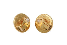 Load image into Gallery viewer, CHANEL シャネル イヤリング ターンロック グリポア カラーストーン ココマーク 95P刻印 重量約19.5 GP ゴールド ワインレッド 美品 中古 4b003975