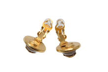 Load image into Gallery viewer, CHANEL シャネル イヤリング ターンロック グリポア カラーストーン ココマーク 95P刻印 重量約19.5 GP ゴールド ワインレッド 美品 中古 4b003975