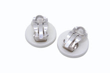 Load image into Gallery viewer, CHANEL シャネル イヤリング ラインストーンココマーク 白丸ボタン 07A刻印 重量約4.1g ホワイト GP ラインストーン シルバー 美品 中古 4b003974