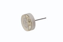 Load image into Gallery viewer, CHANEL シャネル ピアス 丸ボタン ココマーク 99A刻印 両耳 2.1g プラスチック メタル クリア ホワイト シルバー 美品 中古 4b003984