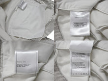 Load image into Gallery viewer, 新品同様 CHANEL シャネル 2025年 ココ ビーチ コレクション プリント フレア デニムパンツ グレー ホワイト コットン P78561V71097 サイズ46 中古 4b004013