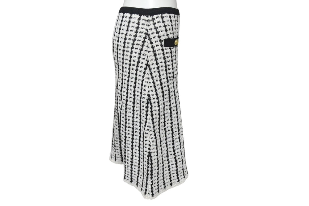 Very Good Condition CHANEL BOUTIQUE Chanel Boutique Tweed Knit Skirt Black White Bottoms Coco Button Coco Mark Logo Used 4b004015